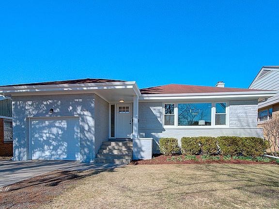 2nd image of 910 Robinhood Ln