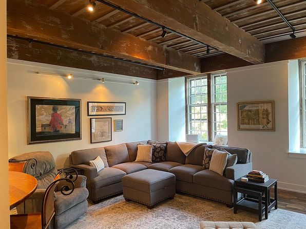 49 Bancroft Mls #2D