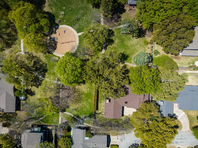 15721 Mapleview Cir — Photo 37