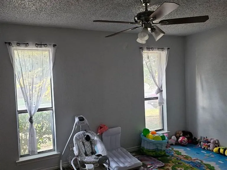 904 Bluebird Dr — Photo 4
