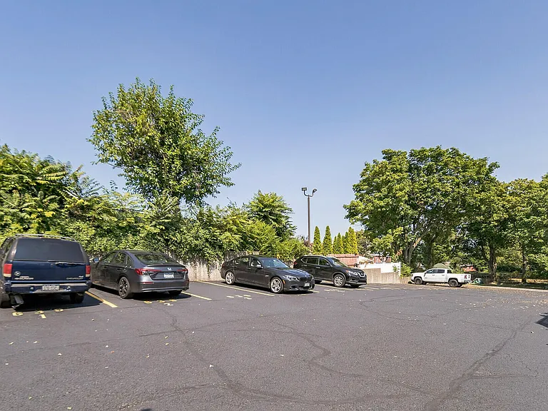639 Tompkins Ave #1 — Photo 16