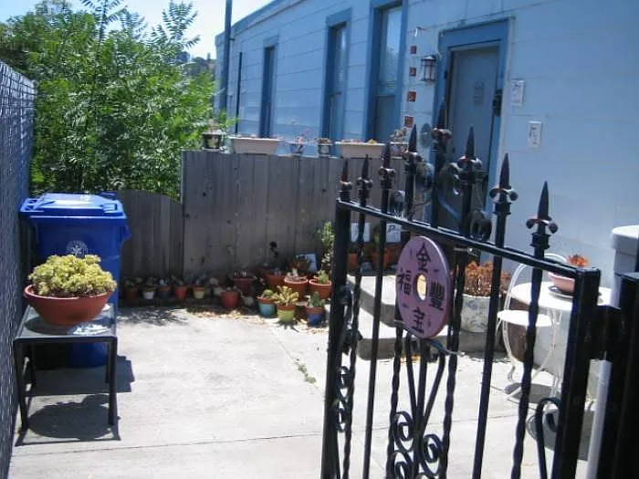 A previous tenant decorated this area very nicely!