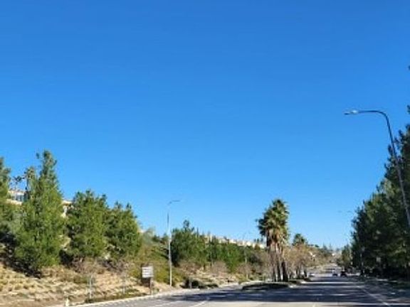Exterior Neighborhood (street photo)