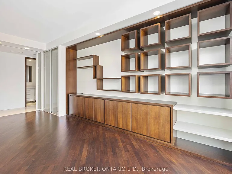 3 McAlpine St #701 — Photo 12