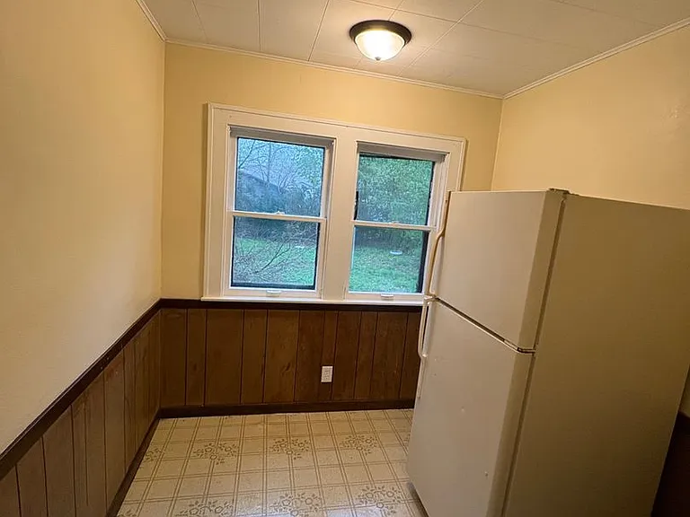 1614 Pauline Ave — Photo 2