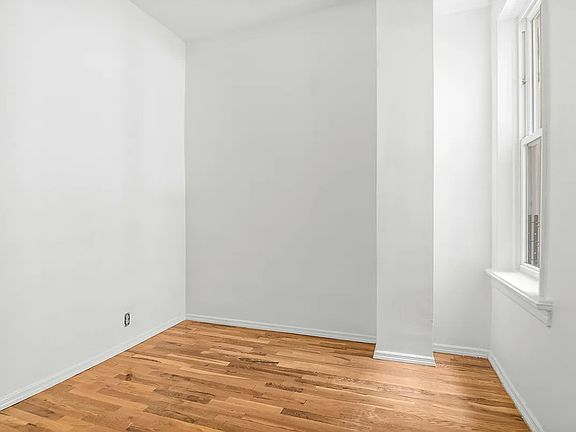 5th image of 218 Hawthorne St #1