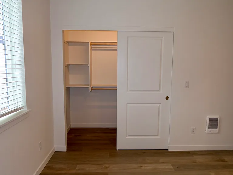 704 Elkins Way SE — Photo 10
