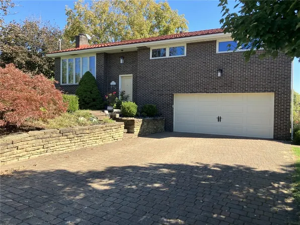 2261 Thomas Dr, North Huntingdon, PA 15642