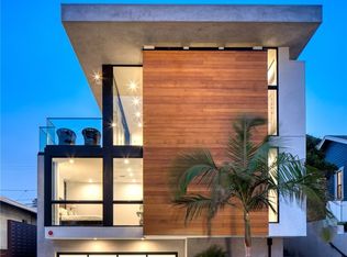 945 7th St, Hermosa Beach, CA 90254