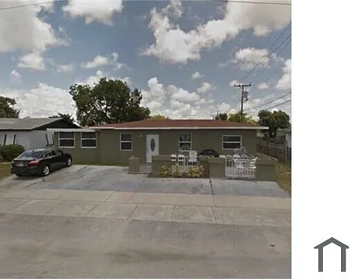 2701 NW 21st St — Photo 1