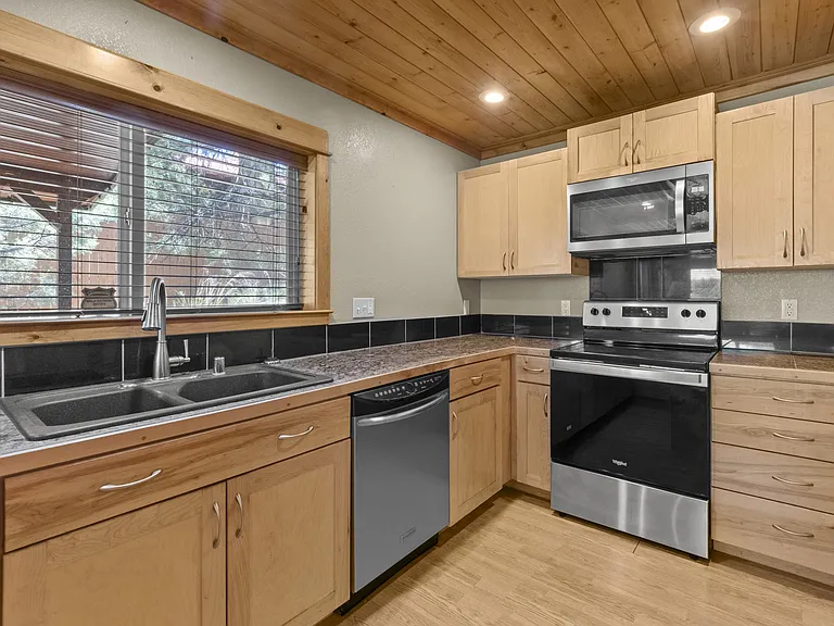 307 Heath Dr — Photo 29
