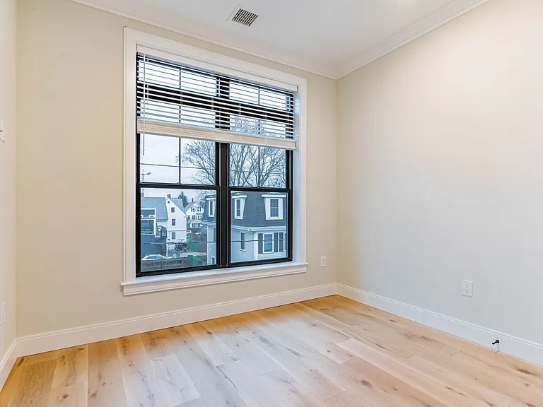 177 Everett St #302 — Photo 3