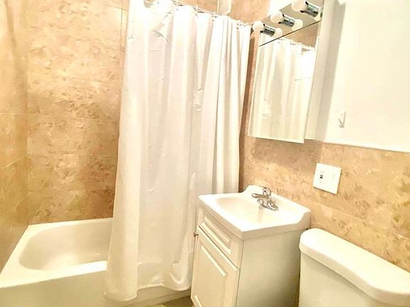5th image of 515 E 6th St APT A5