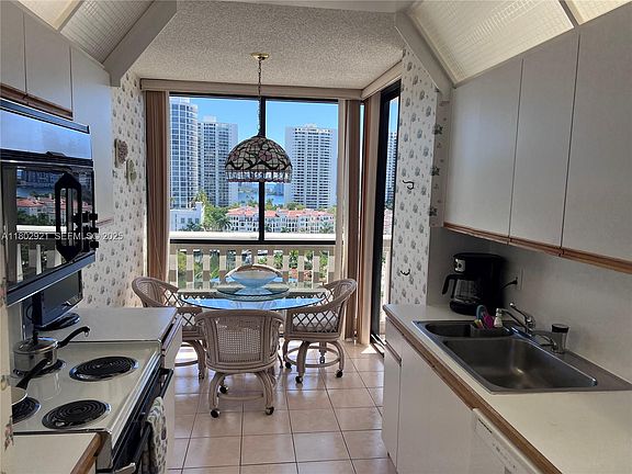 4th image of 1000 Island Blvd #1508