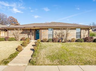 1909 River Bend Rd, Arlington, TX 76014