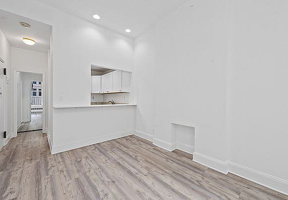 3rd image of 203 E 82nd St #1R