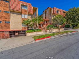 2101 E 21st St, Signal Hill, CA
