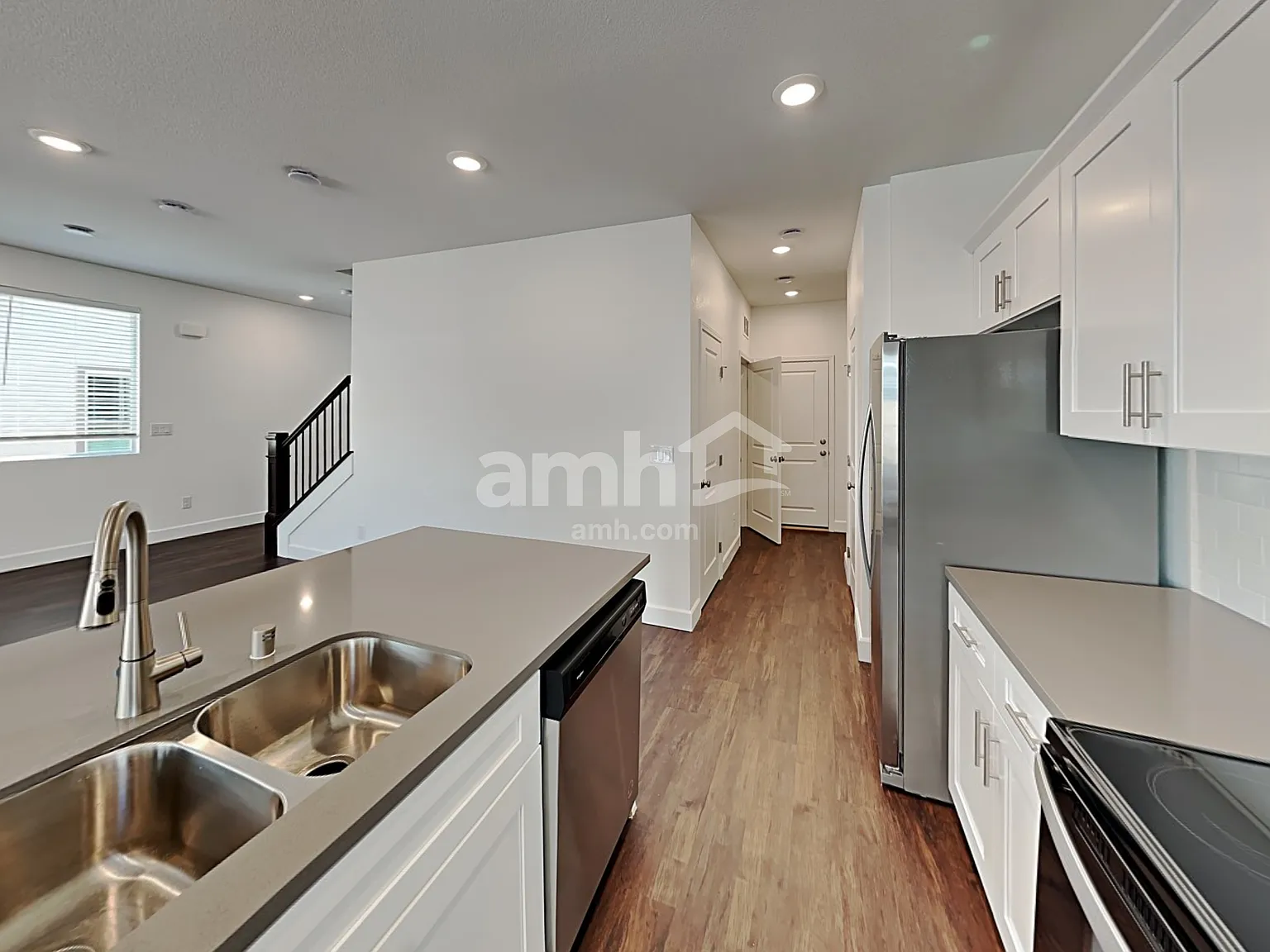 3 bed, 2.5 bath, 1808 sqft, $2,410 — Photo 4