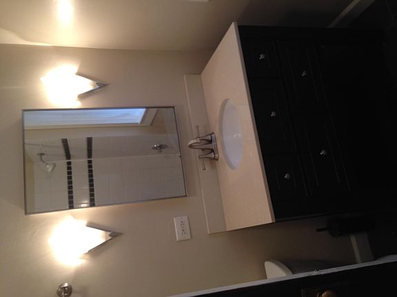 5th image of 910 W Belle Plaine Ave APT 3