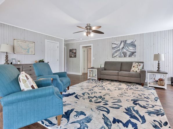 318 Cristy Ln, Fair Play, SC 29643