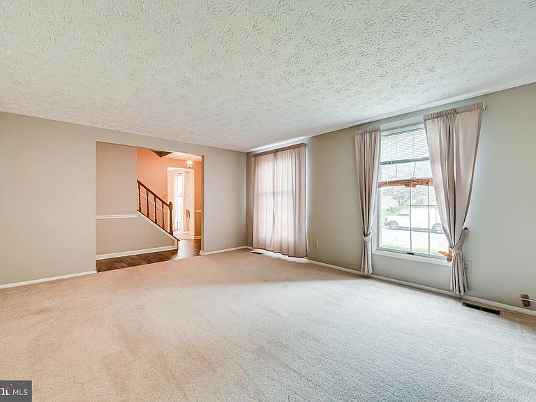 3381 Monarch Ln — Photo 8