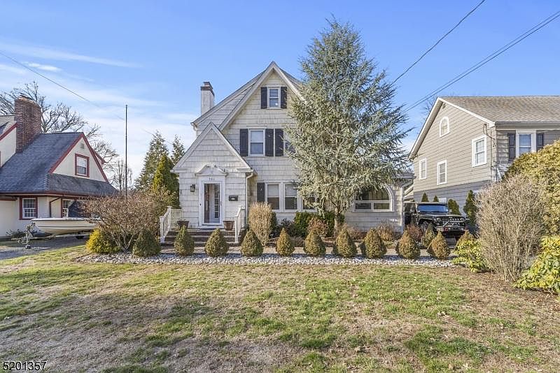 1st image of 731 Hawthorne Ave