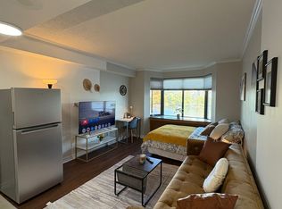 550 Wilbrod St #208, Ottawa, ON K1N9M3