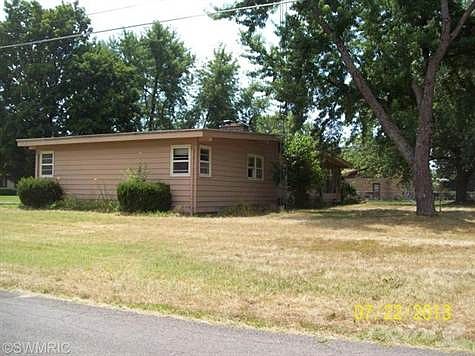 2nd image of 295 Eloise Dr