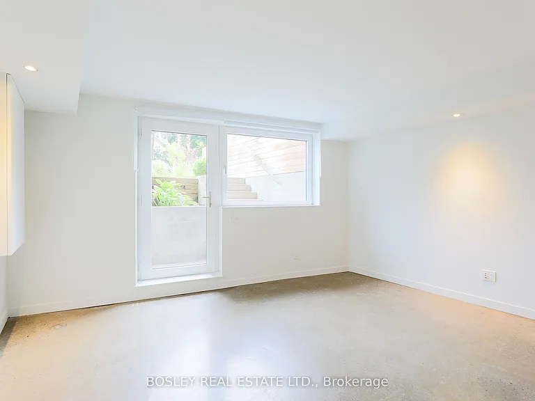63 Dagmar Ave #LOWER — Photo 4