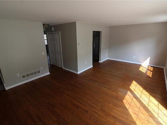 5th image of 115 Jeffrey Ln