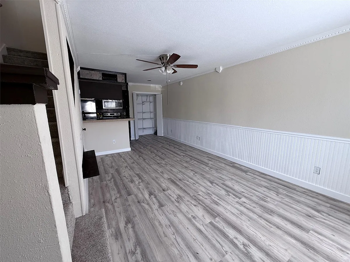 Photo 2 of 19 - 2110 Wilcrest Dr #128 - Houston, TX Building Photo - 2110 Wilcrest Dr #128