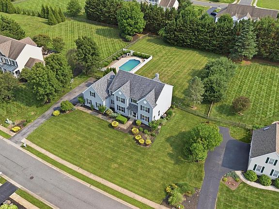 5th image of 106 Anna Ct