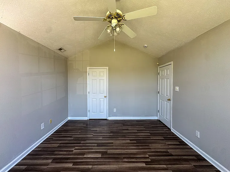 118 Jefferson Dr — Photo 7