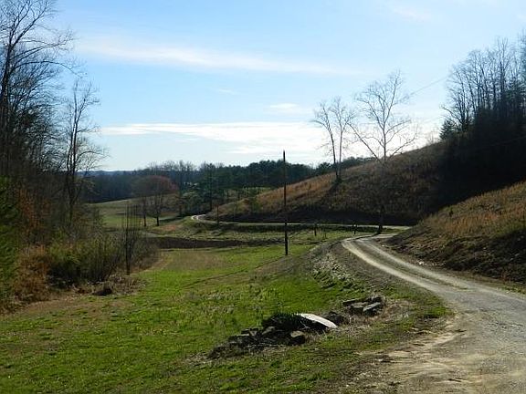 4th image of 84 Taylor Dr