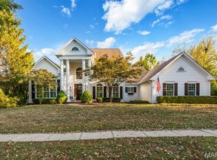 1084 Greystone Manor Pkwy, Chesterfield, MO 63005