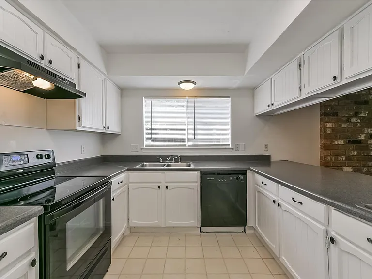2203 Riverford Dr — Photo 15