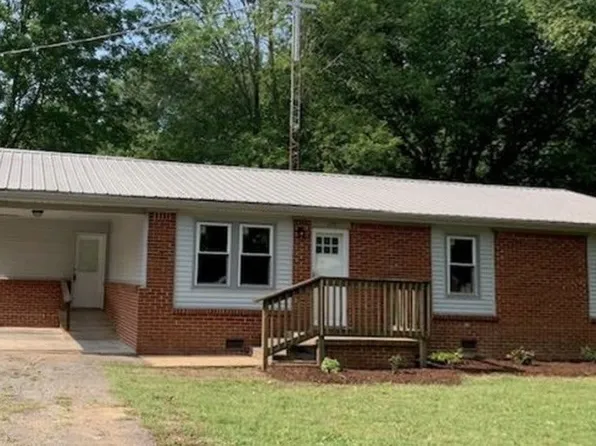 225 Smith St, Puryear, TN 38251