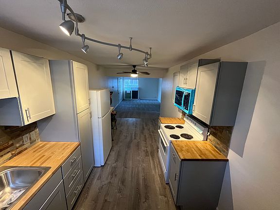 5th image of 944 Silver Dollar Ave Unit J