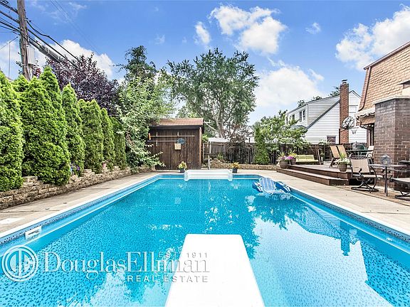 4th image of 816 Park Ln S