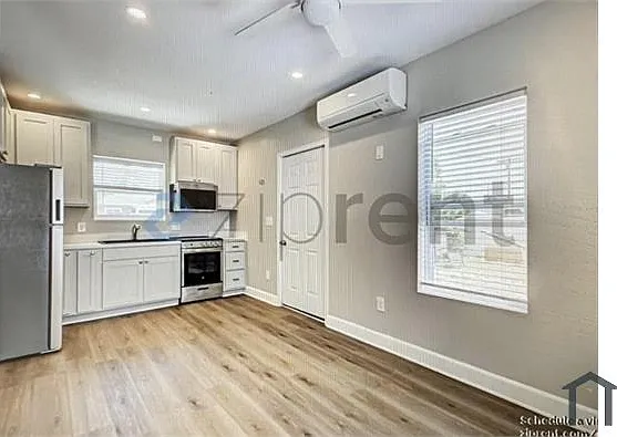 Studio, 400 sqft, $1,800 — Photo 4
