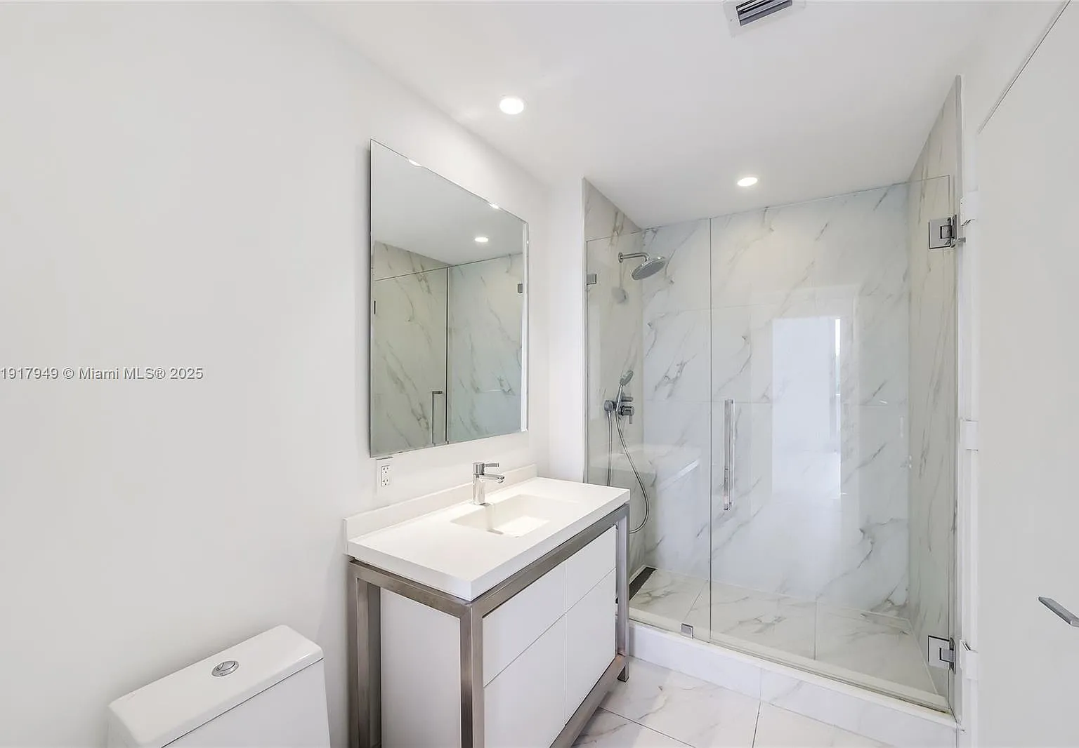 Metropica North Tower One — Photo 4