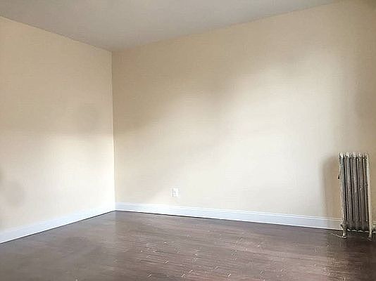 4th image of 21 Clarkson Ave #2