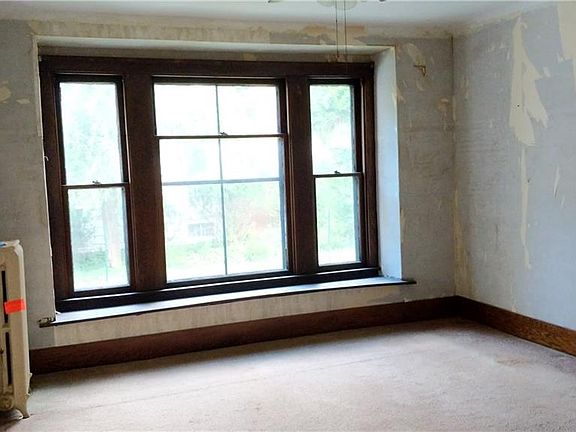 4th image of 256 Oakwood Ave