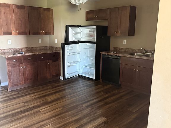 2nd image of 260 Cardinal Cir