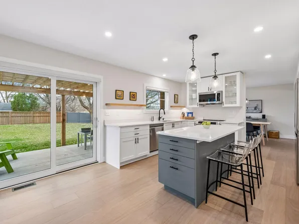 4921 Trillium Ln, Edina, MN 55435