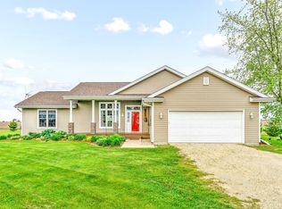 965 Bingham Rd, Steward, IL 60553