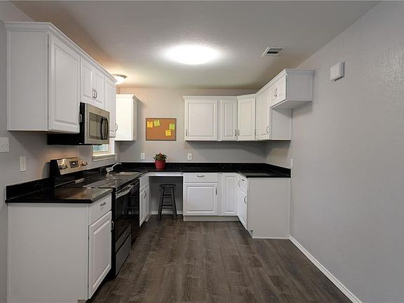 4th image of 1602 Hill Ln