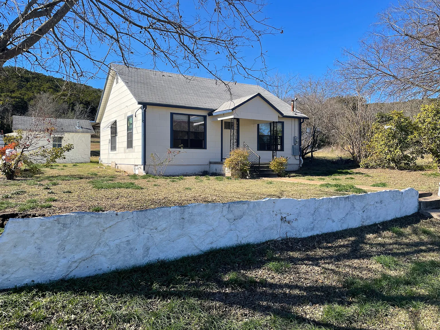 2 bed, 1.5 bath, 1277 sqft, $950 — Photo 1