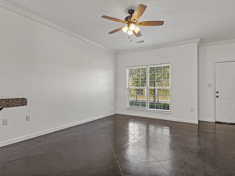 Living Room| Deerfield Crossing | Townhome
