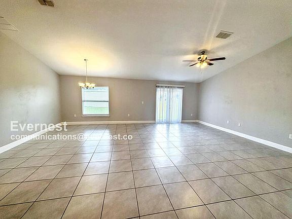 5th image of 518 Bristol Cir